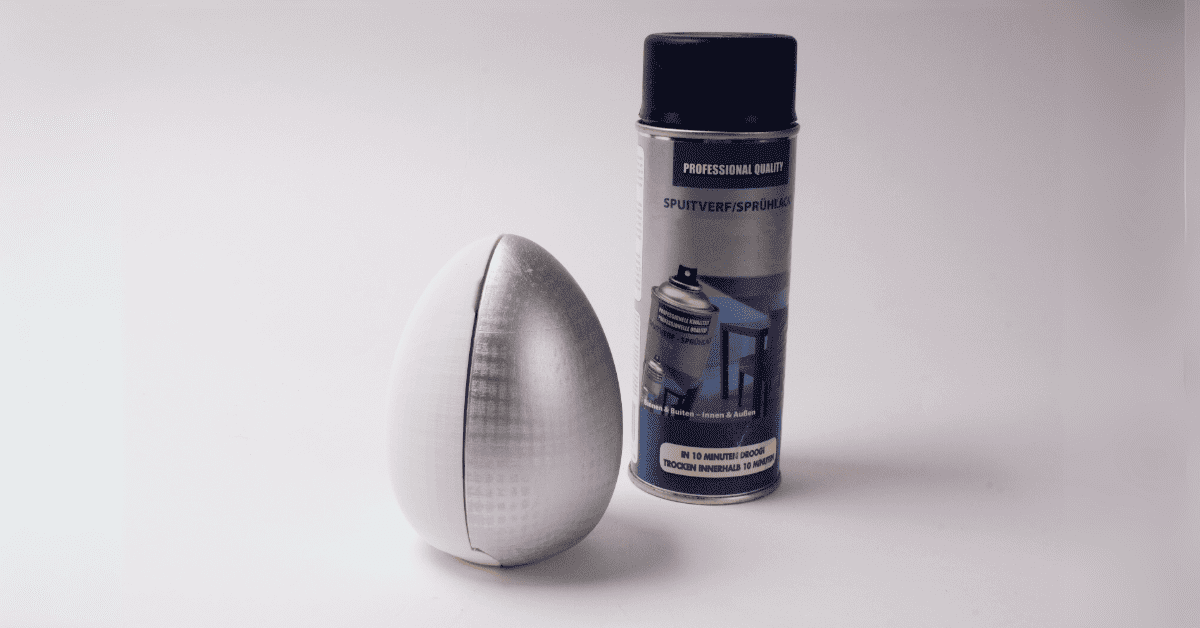 3D printed egg, half or it is painted silver